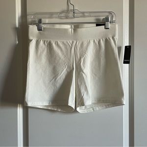 Torrid Off-White 5-Inch Bike Short, 0X NWT